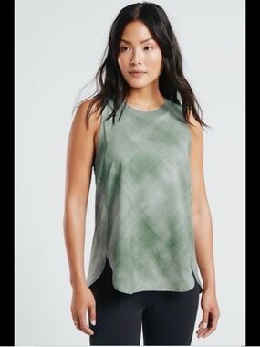 🩷 Athleta Green Zephyr Crew Neck Slit Hem Sleeveless Tank